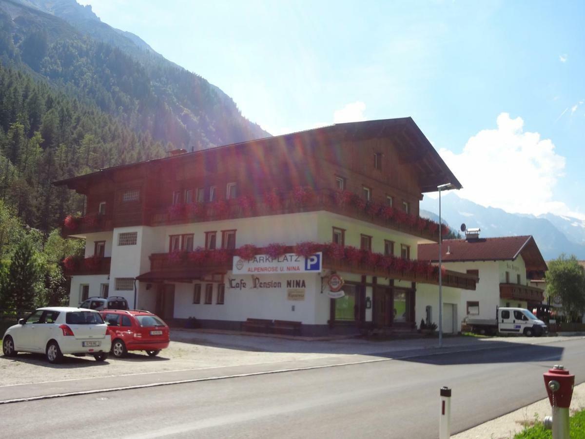 Pension Nina & Gasthof Alpenrose Gschnitz Buitenkant foto