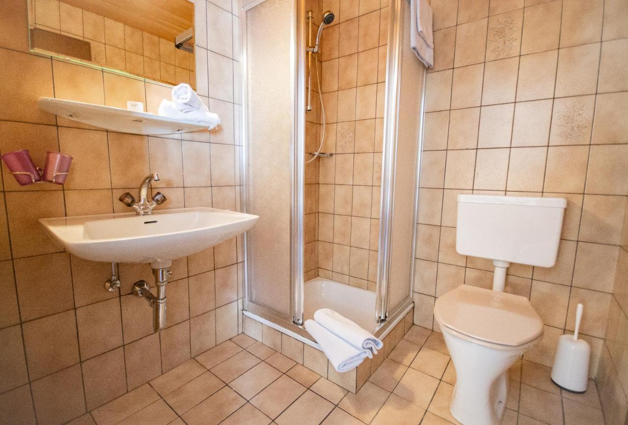 Pension Nina & Gasthof Alpenrose Gschnitz Buitenkant foto