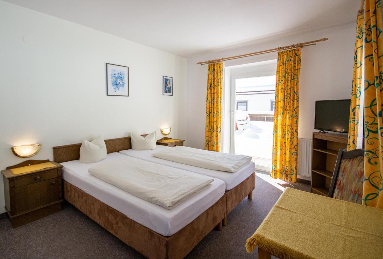 Pension Nina & Gasthof Alpenrose Gschnitz Buitenkant foto