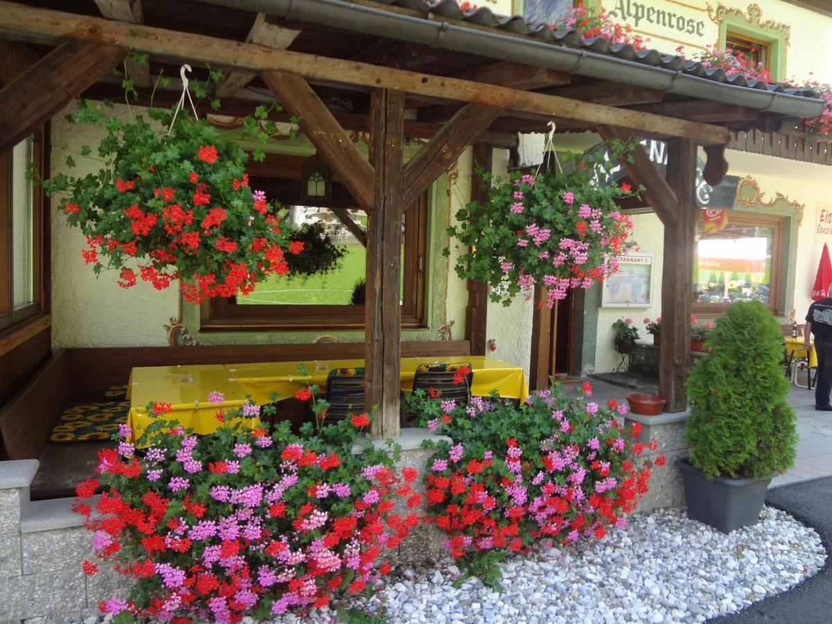 Pension Nina & Gasthof Alpenrose Gschnitz Buitenkant foto